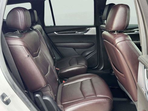Used 2022 Cadillac XT6 Premium Luxury w/ LPO, Floor Liner Package AWD/4WD image 31