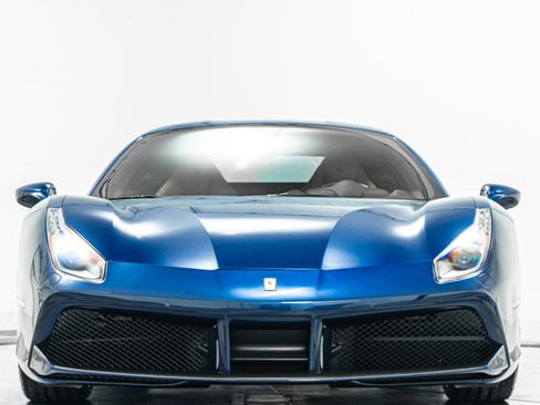 Used 2018 Ferrari 488 GTB RWD image 4