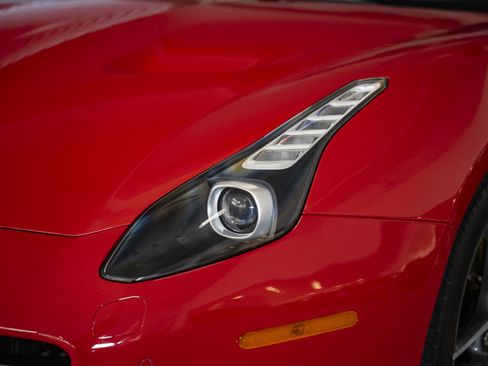 Used 2016 Ferrari California T RWD image 16