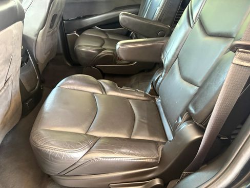 Used 2018 Cadillac Escalade Platinum AWD/4WD image 22