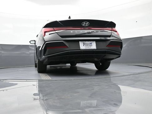 Certified 2024 Hyundai Elantra SEL FWD image 30