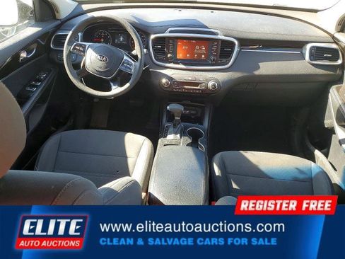 Used 2019 Kia Sorento LX image 15
