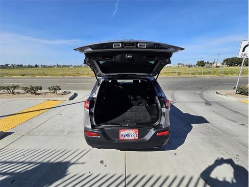 Used 2018 Jeep Cherokee Latitude w/ Altitude Package image 19