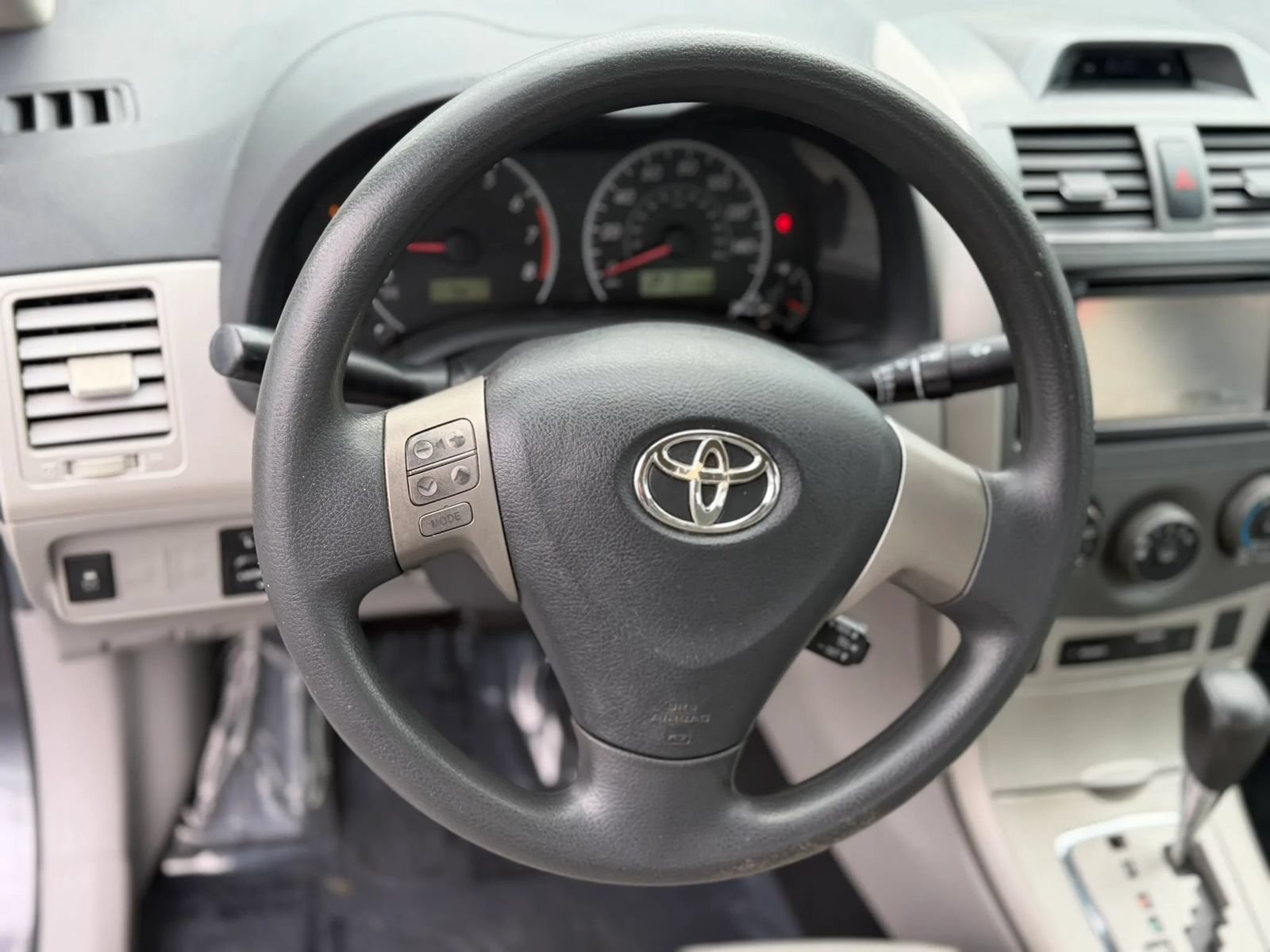Used 2013 Toyota Corolla LE FWD image 17