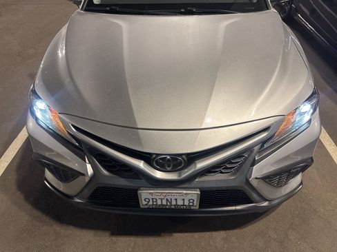 Used 2022 Toyota Camry SE w/ Carpet Mat Package (TMS) image 3