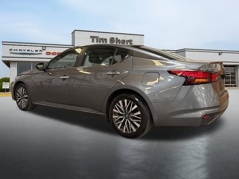 Used 2025 Nissan Altima 2.5 SV image 3