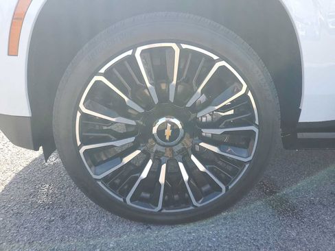 New 2026 Chevrolet Tahoe High Country AWD/4WD image 9