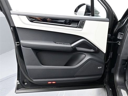 New 2026 Porsche Cayenne E-Hybrid image 14