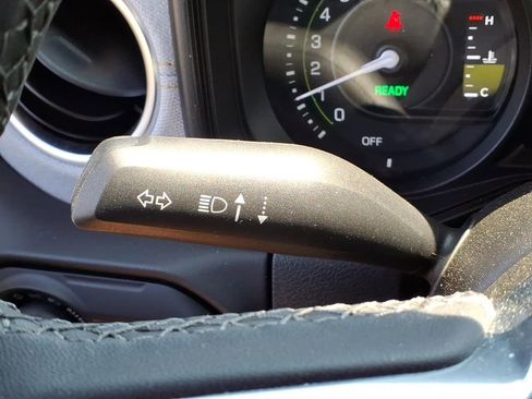 Used 2025 Jeep Wrangler Unlimited Sahara AWD/4WD image 33