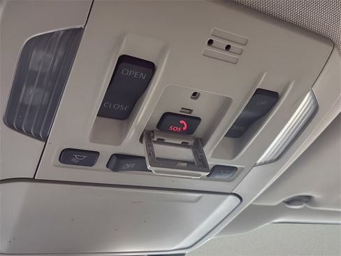 Used 2020 Toyota Highlander XLE image 39