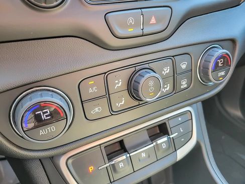 Used 2024 GMC Terrain Denali w/ Denali Premium Package AWD/4WD image 17