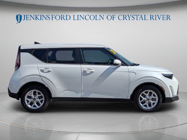 Used 2024 Kia Soul LX w/ Option Group 015 FWD image 3