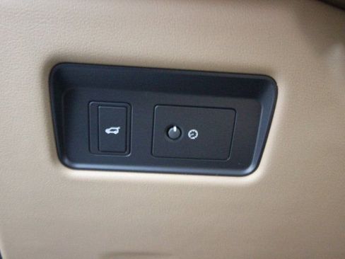 Used 2021 Jaguar F-PACE S image 15