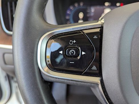 Used 2023 Volvo XC60 B5 Plus w/ Protection Package Premier image 21