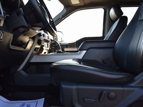 Used 2019 Ford F150 Lariat image 7