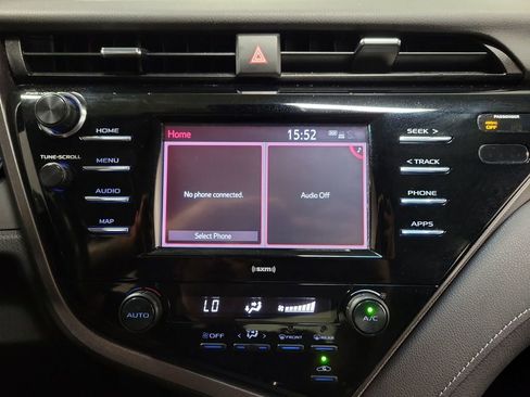 Used 2020 Toyota Camry SE FWD image 18
