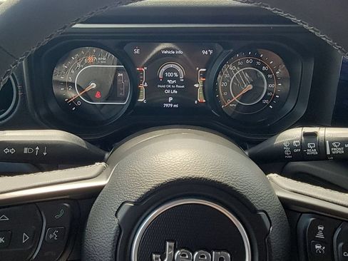 Used 2025 Jeep Wrangler Unlimited Rubicon AWD/4WD image 11