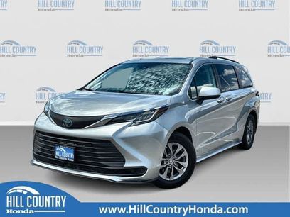 Used 2021 Toyota Sienna LE w/ LE Plus Package