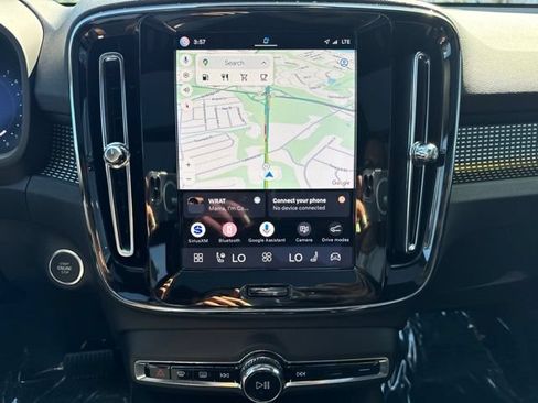 Certified 2025 Volvo XC40 B5 Plus AWD/4WD image 25