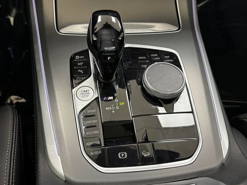 Used 2021 BMW X5 M50i image 21