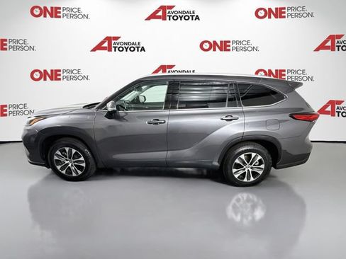 Used 2022 Toyota Highlander XLE FWD image 4