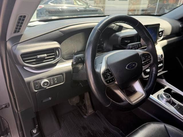 Used 2021 Ford Explorer XLT w/ Equipment Group 202A AWD/4WD image 14