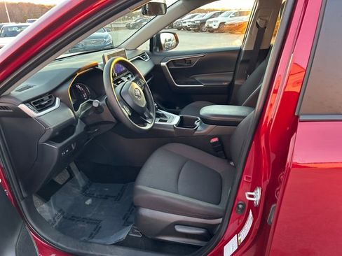 Used 2024 Toyota RAV4 LE image 9