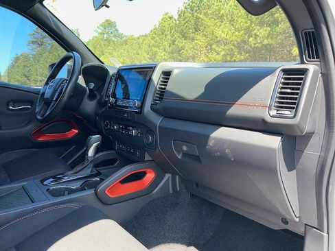 Used 2022 Nissan Frontier PRO-4X image 24