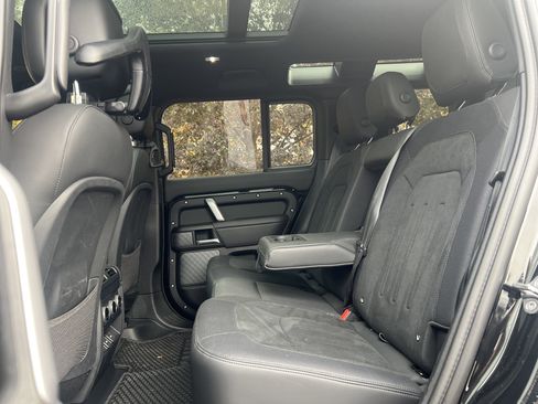 Used 2024 Land Rover Defender 110 V8 image 30