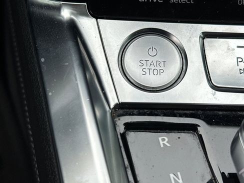 Used 2019 Audi e-tron Premium Plus w/ Cold Weather Package image 28