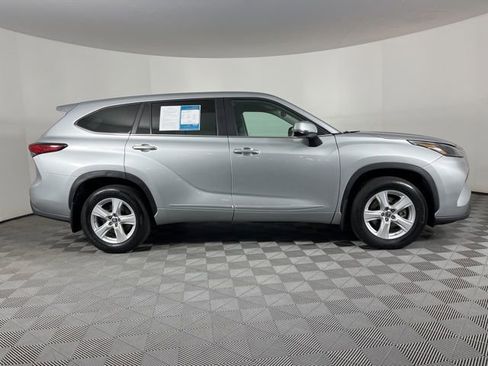 Used 2023 Toyota Highlander L image 12