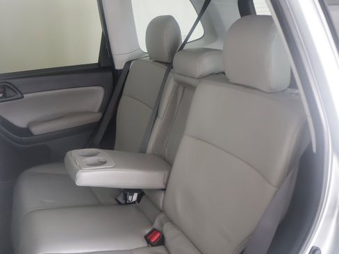 Used 2017 Subaru Forester 2.5i Premium w/ All-Weather Package image 28