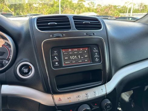 Used 2018 Dodge Journey SE FWD image 21