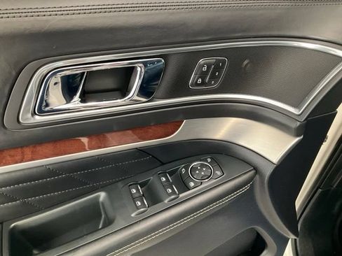 Used 2019 Ford Explorer Platinum AWD/4WD image 5