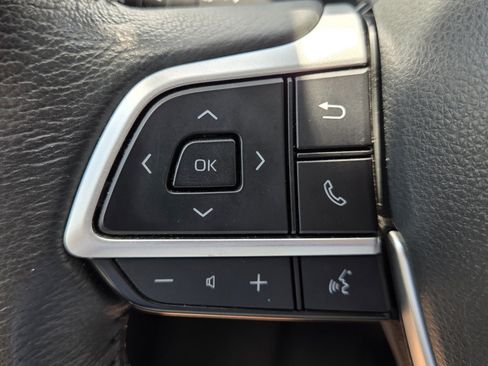 Used 2025 Toyota Sienna XLE FWD image 27