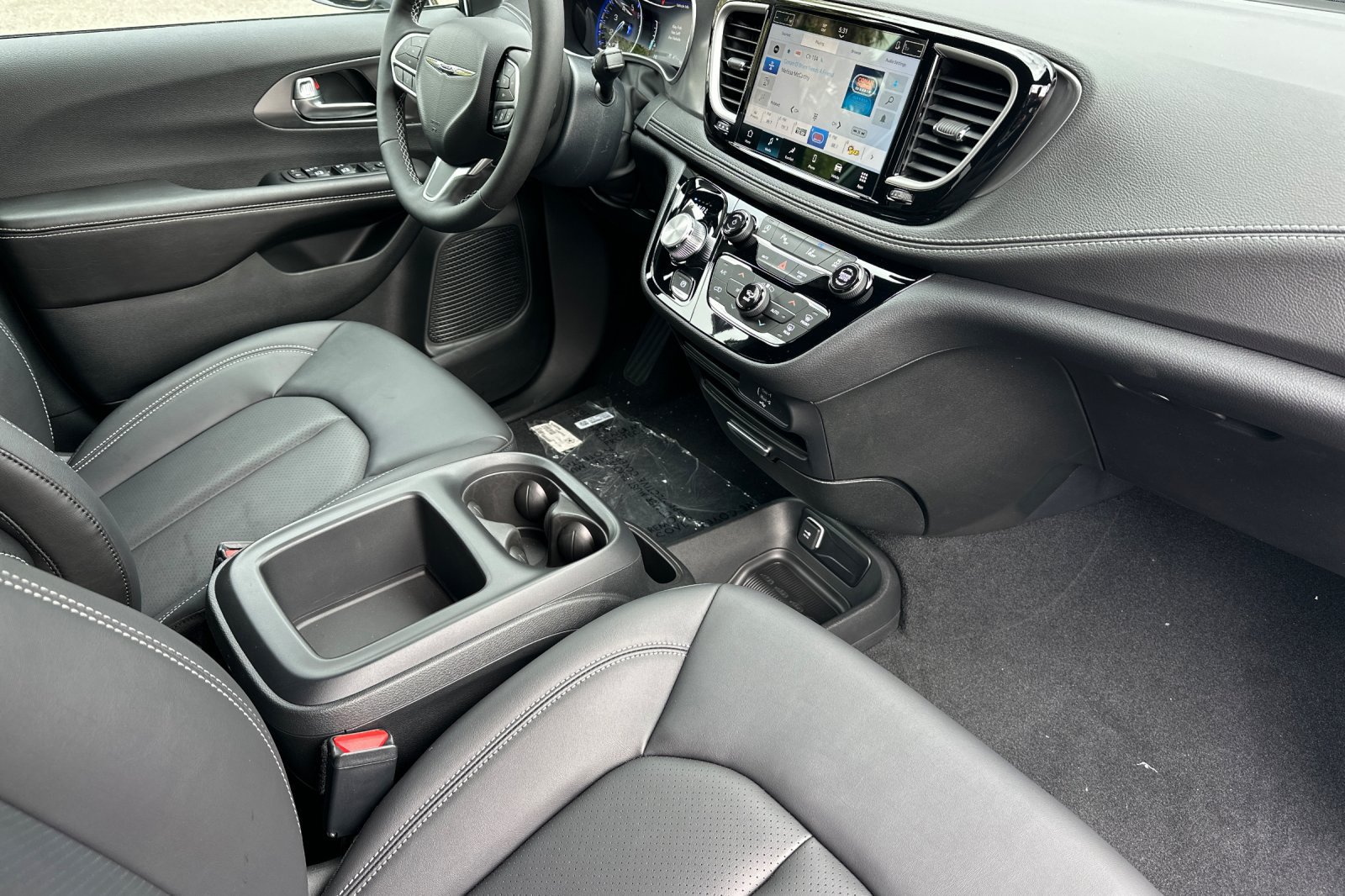 New 2026 Chrysler Pacifica Select FWD image 16