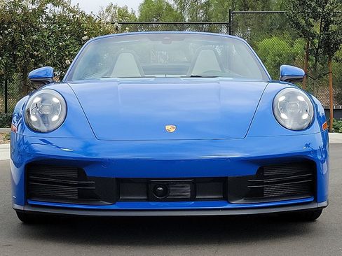 Certified 2025 Porsche 911 Carrera image 10