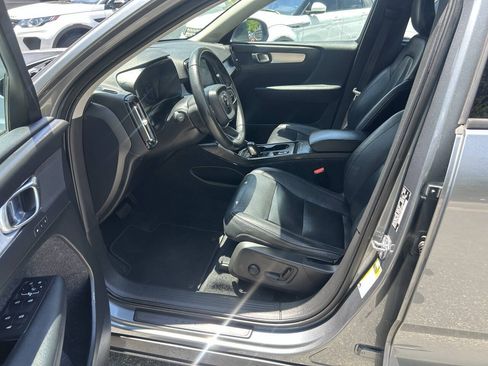 Used 2019 Volvo XC40 T5 Momentum AWD/4WD image 14