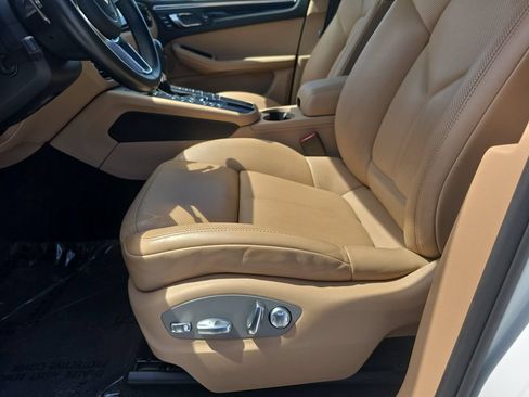 Used 2019 Porsche Macan AWD/4WD image 25
