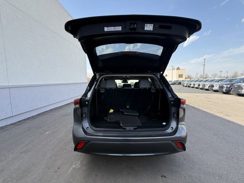 Used 2023 Toyota Highlander Limited image 21