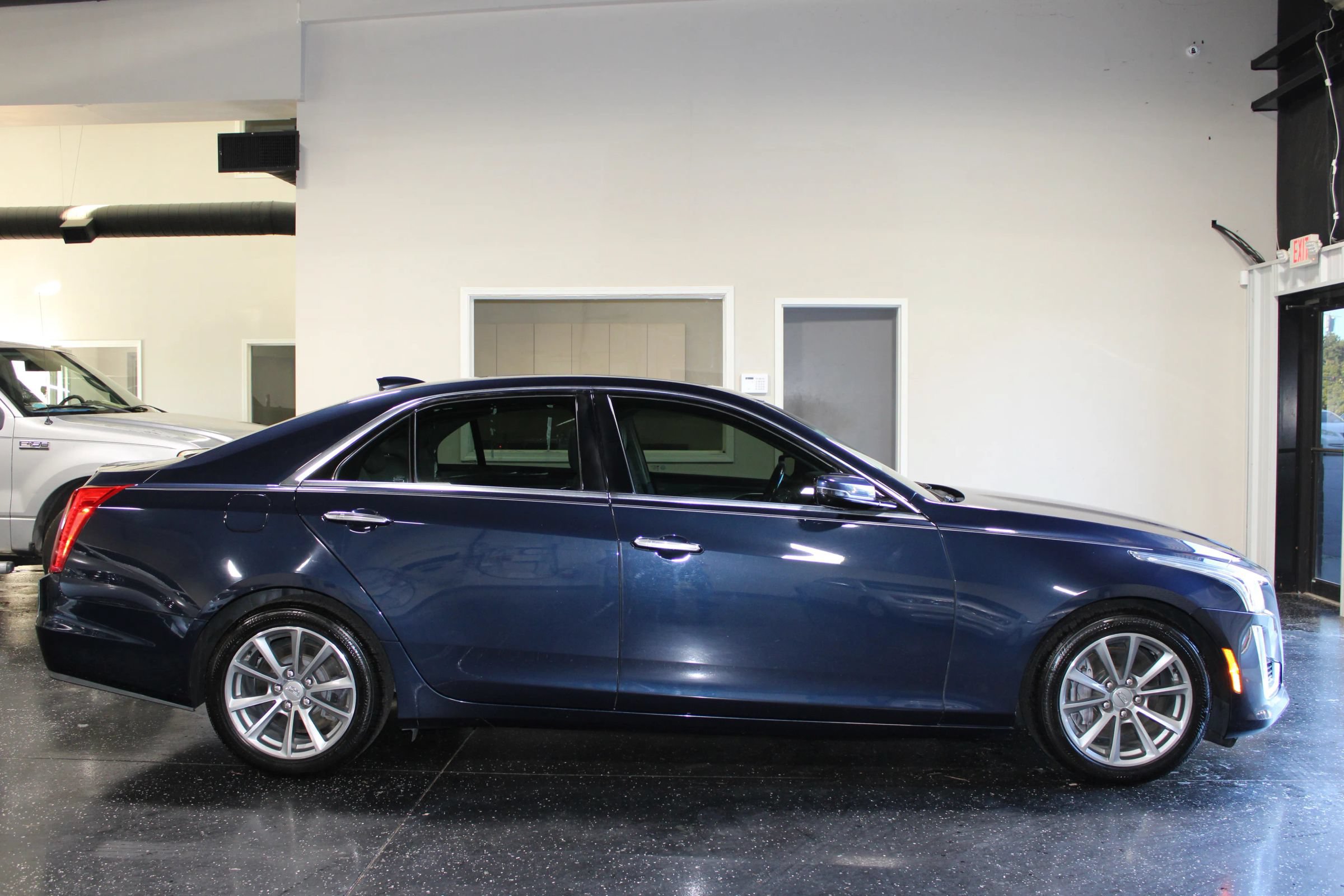 Used 2017 Cadillac CTS Luxury RWD image 2