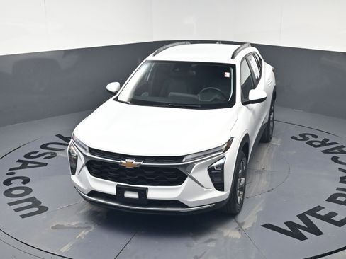 Used 2025 Chevrolet Trax LT w/ Driver Confidence Package image 29