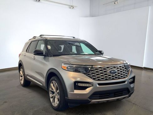 Used 2021 Ford Explorer Platinum w/ Equipment Group 601A AWD/4WD image 3