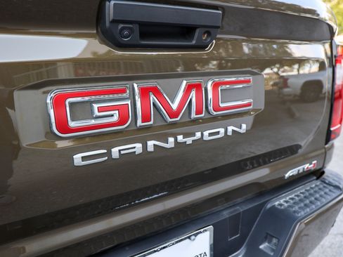 Used 2025 GMC Canyon AT4 w/ AT4 Premium Package AWD/4WD image 17
