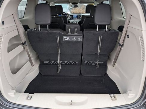 Used 2018 Chrysler Pacifica Touring-L w/ Premium Audio Group image 25