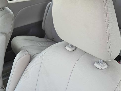 Used 2012 Toyota Sienna XLE image 14