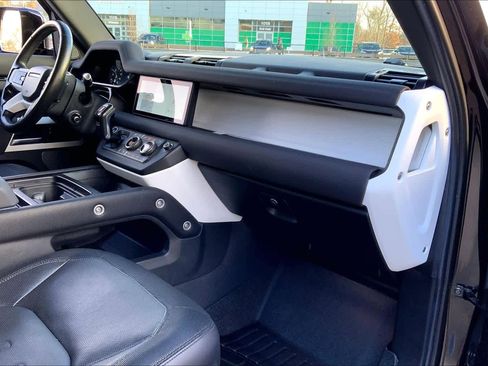 Used 2022 Land Rover Defender 110 X-Dynamic SE image 17