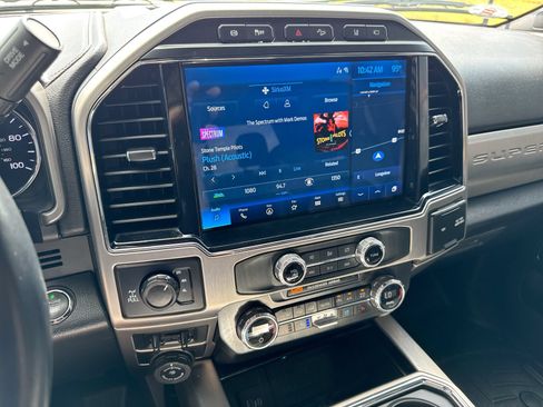 Used 2022 Ford F250 Platinum w/ FX4 Off-Road Package AWD/4WD image 16