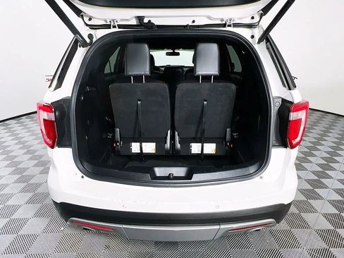 Used 2017 Ford Explorer XLT w/ Equipment Group 202A image 27