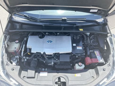 Used 2018 Toyota Prius Three Touring FWD image 12